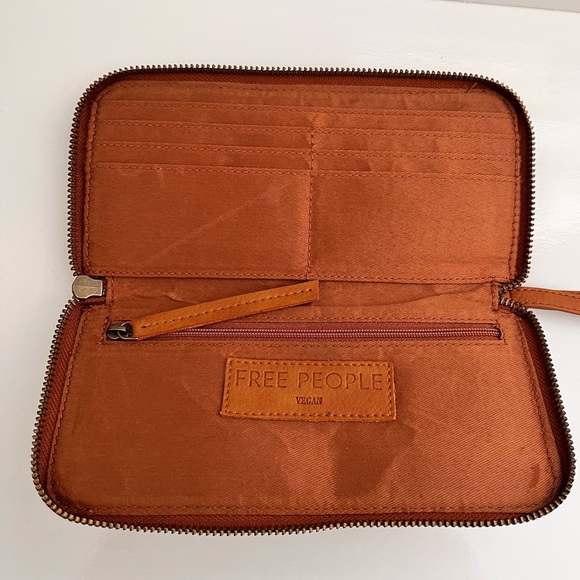 FREE PEOPLE Vegan Wallet/Wrislet Brown color w/ multiple cardslots & zip closure - Picture 6 of 8